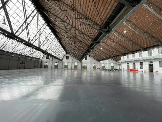 The hall at Tour & Taxis that houses the arena